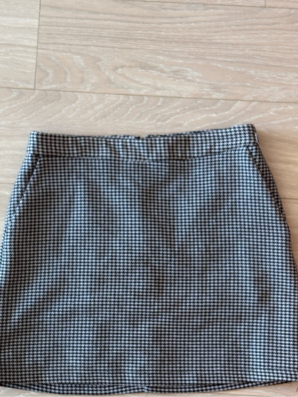 GAME DAY Classic Houndstooth Mini Skirt - Black & White - Picture 1 of 4